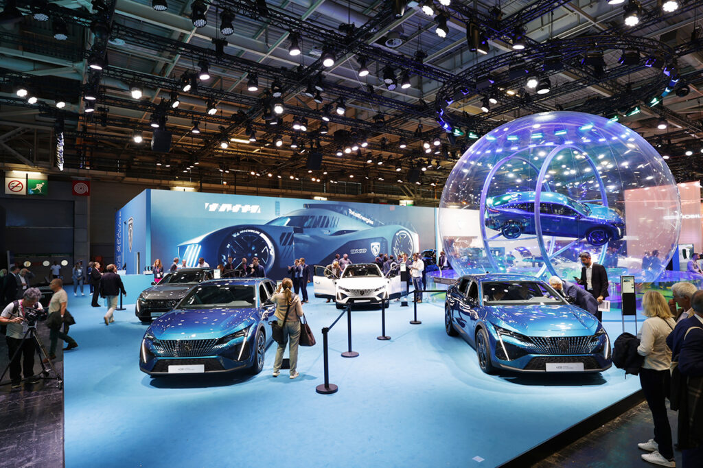 Présentation des nouveaux modèles électriques au Mondial de l'Automobile de Paris