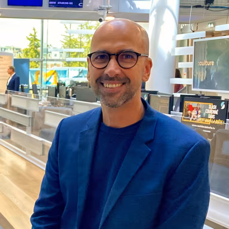 Julien Vely, Mercedez-Benz: « Notre objectif d&rsquo;une marque 100% électrique n’a pas changé!… »